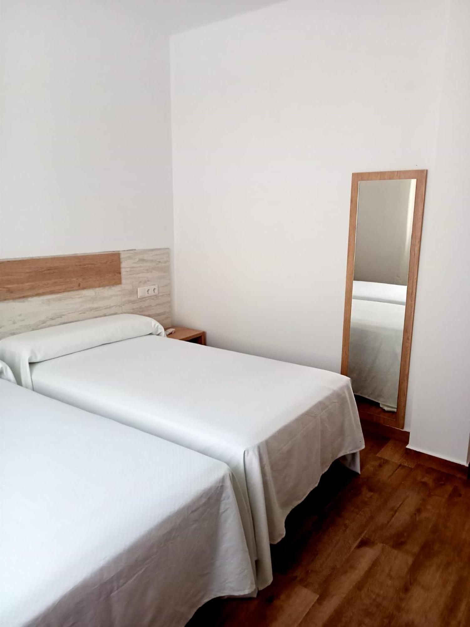 Apartamentos El Arenal アセボ 部屋 写真