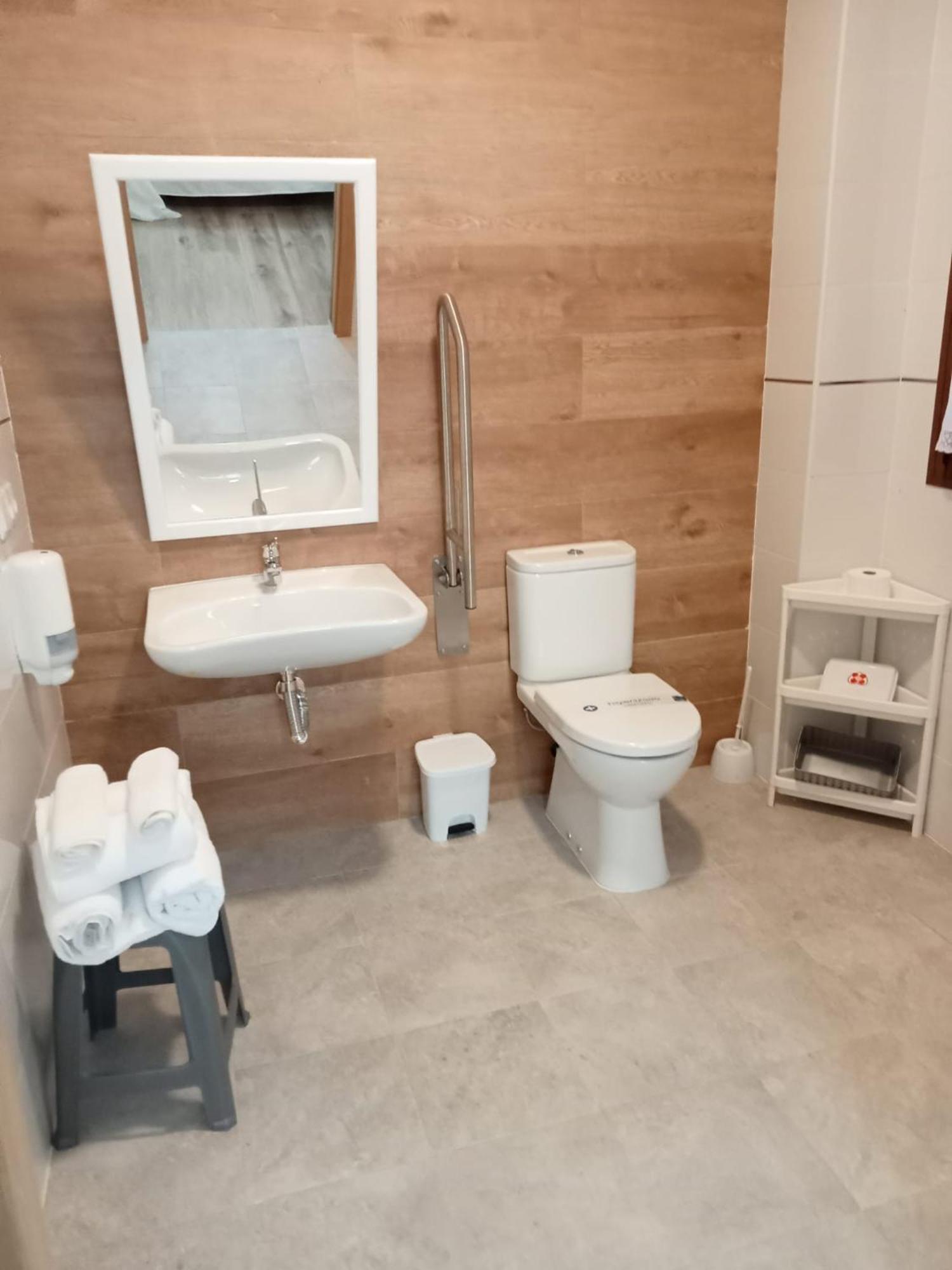 Apartamentos El Arenal アセボ 部屋 写真