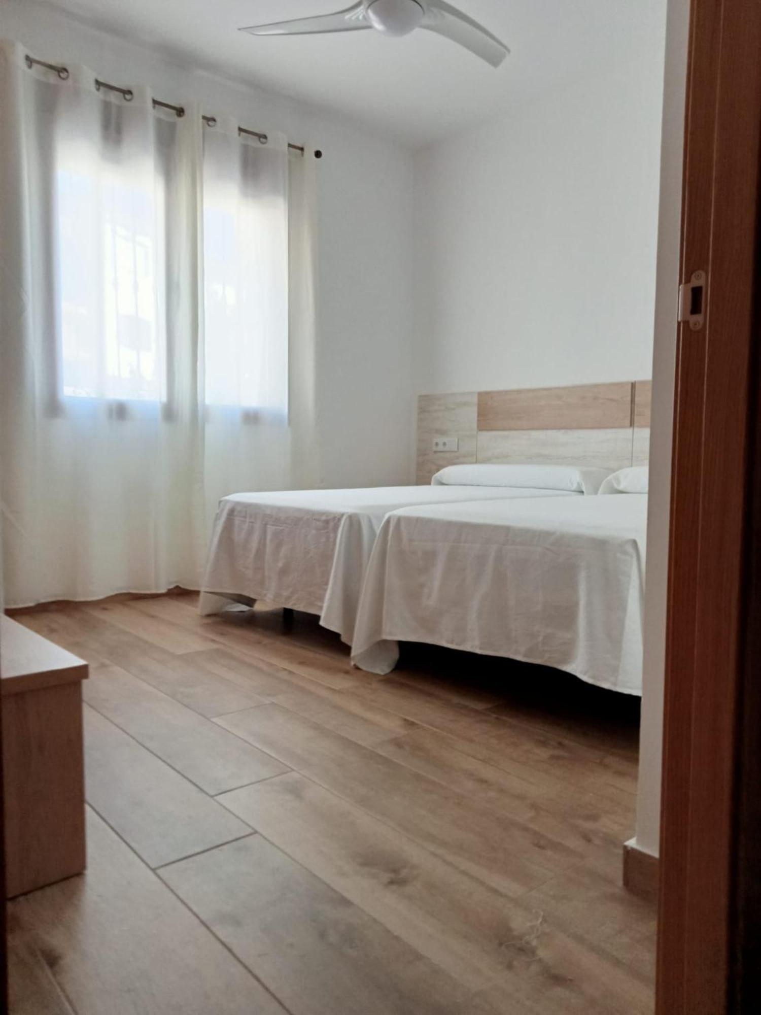 Apartamentos El Arenal アセボ 部屋 写真